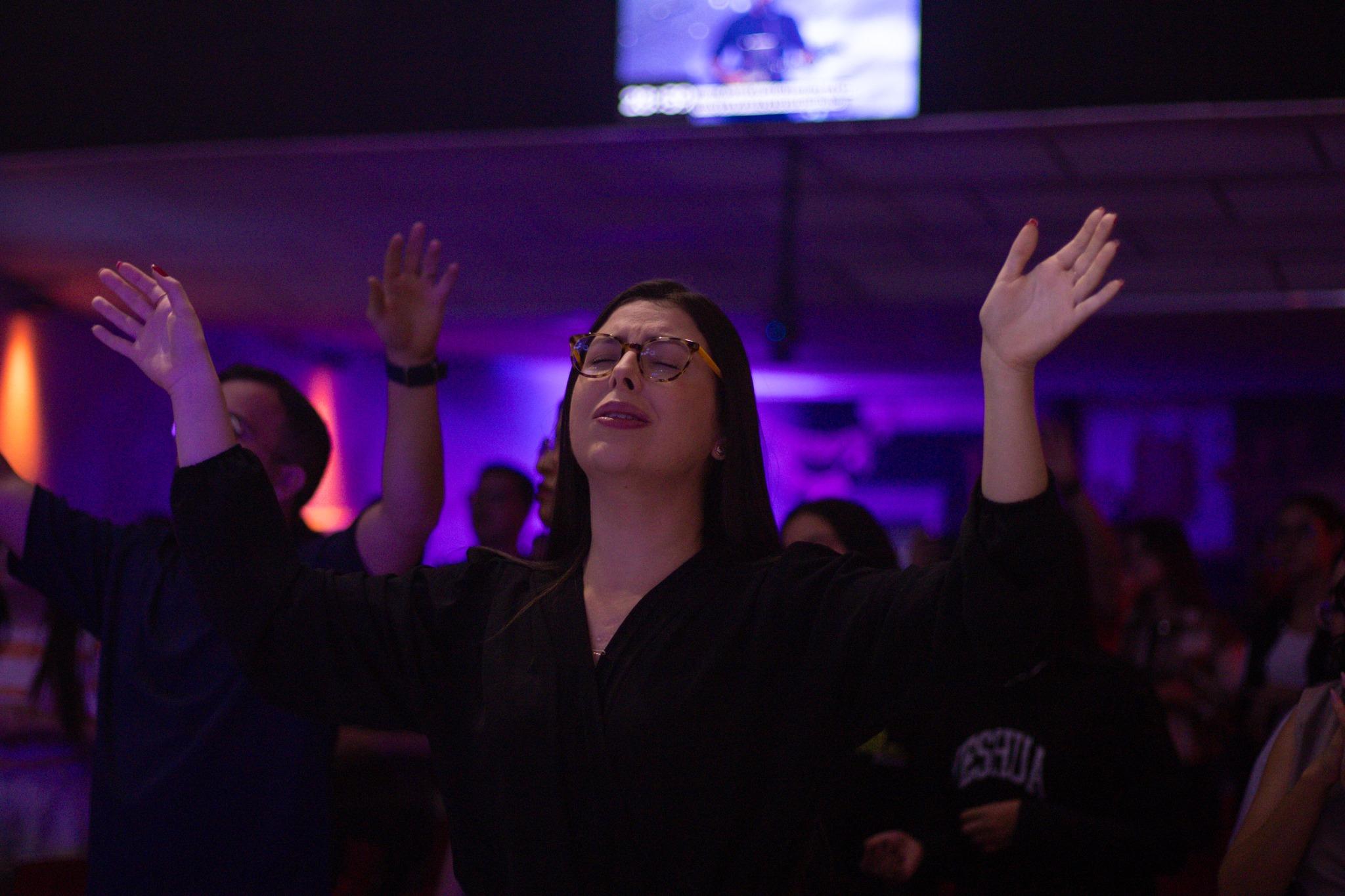 [Imagem de Amigos no Culto]